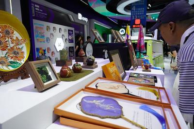 朝陽(yáng)展區(qū) 文化+科技融合新篇章，騰訊音樂、B站等企業(yè)創(chuàng)新展覽服務(wù)